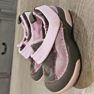 Crocs Clogs Dawson Pink Brown Faux Suede Lined Slip On Shoes size C 6